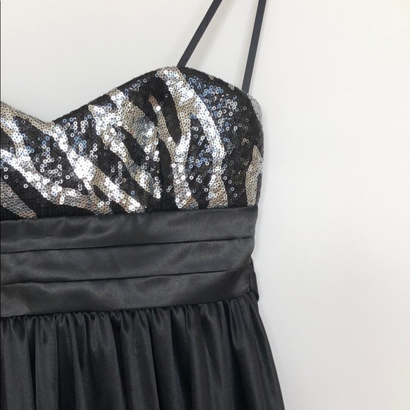 Black & silver sequinned cocktail dress - Picture 5 of 6